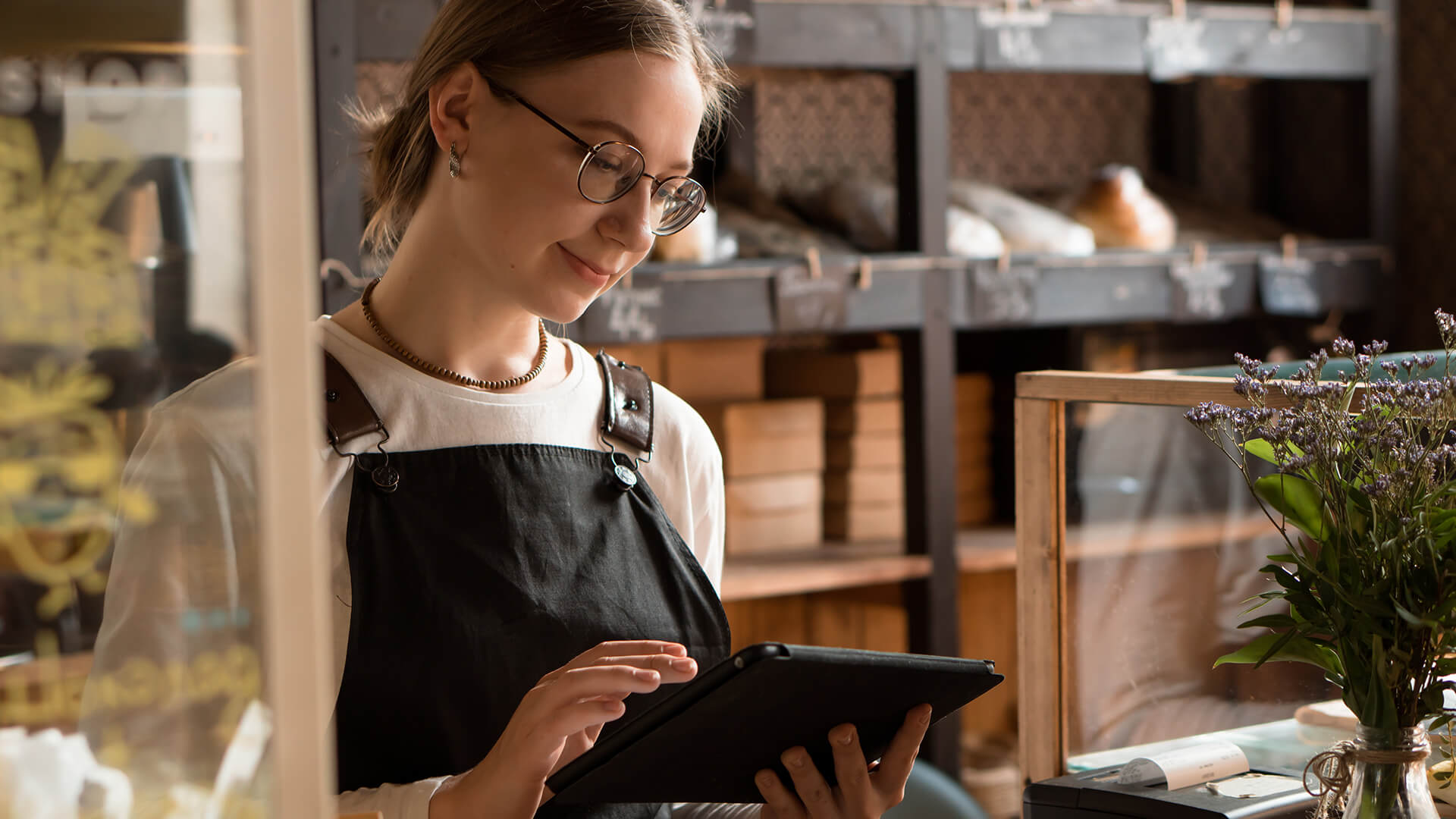 REMIRA Instore App Vorteile @Natalia Navodnaia stock.adobe.com