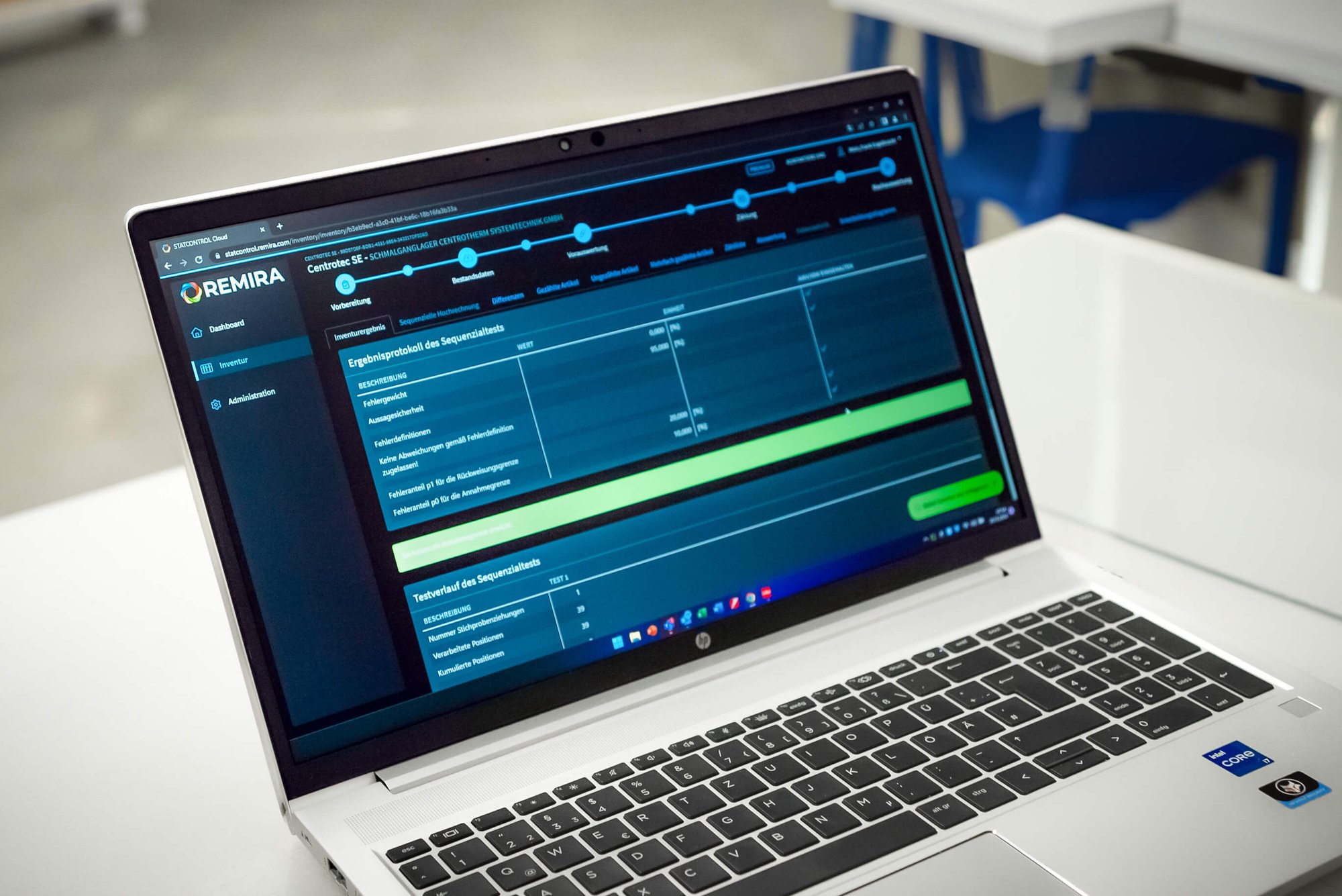 STATCONTROL Cloud auf einem Laptop bei Centrotherm STATCONTROL Cloud auf einem Laptop bei Centrotherm