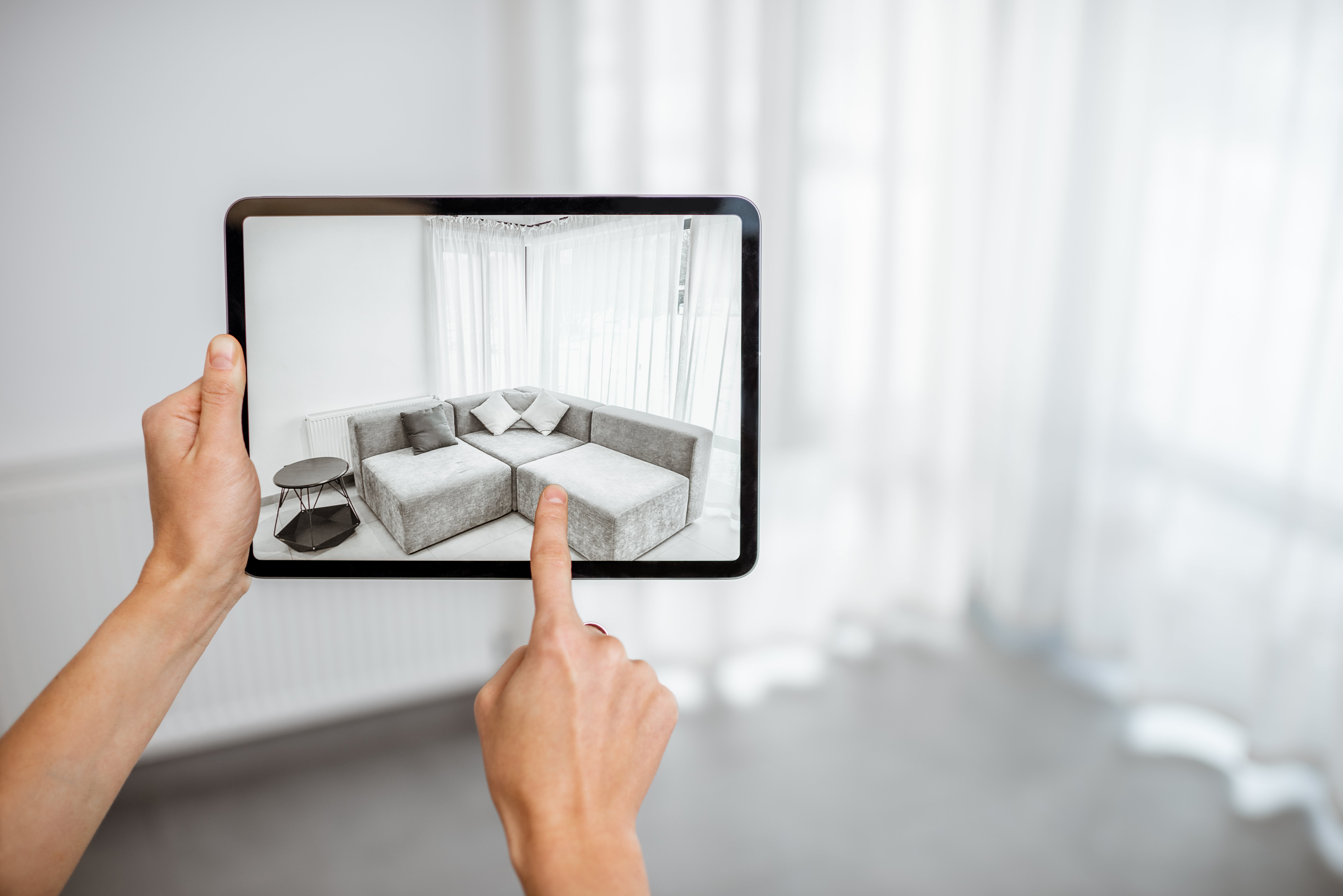 Durch Augmented Reality kann der Kunde sich die Produkte direkt digital in sein Zuhause holen und dort ausprobieren. (@rh2010 - stock.adobe.com)