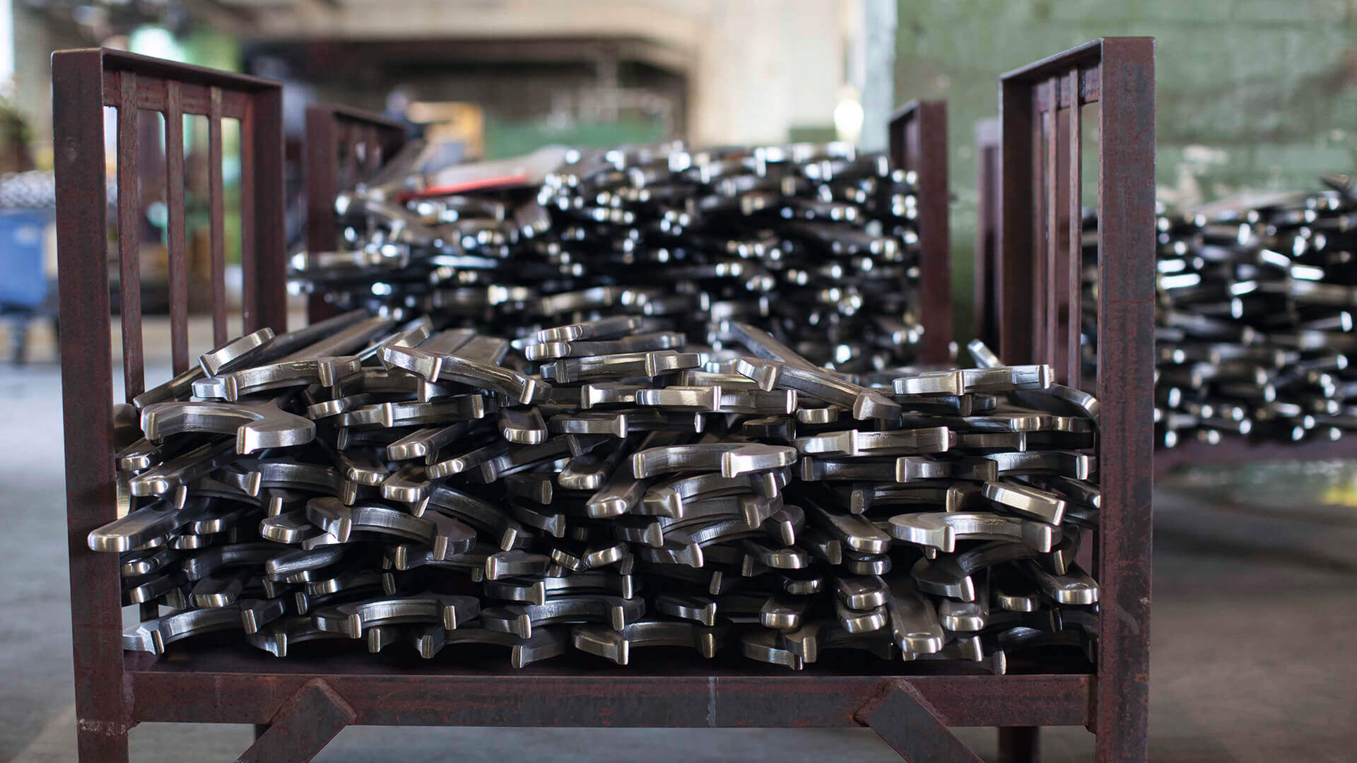 GEDORE wrenches on steel rack